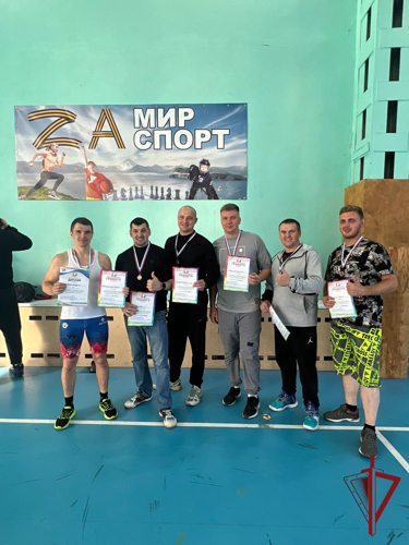 На Камчатке росгвардейцы взяли «бронзу» в перетягивании каната