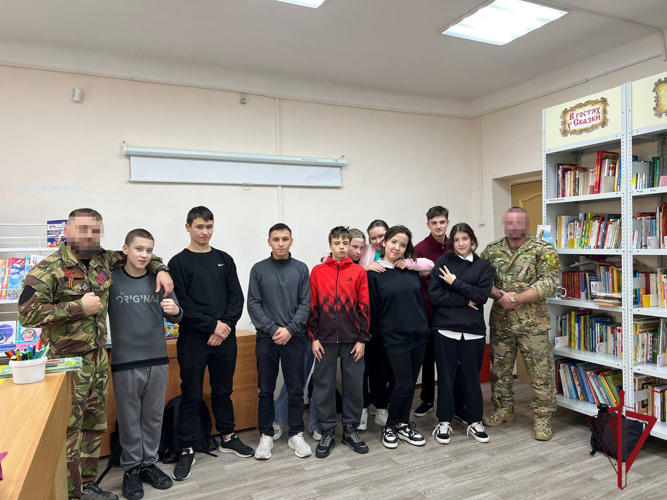 На Камчатке росгвардейцы провели урок мужества для воспитанников школы-интерната