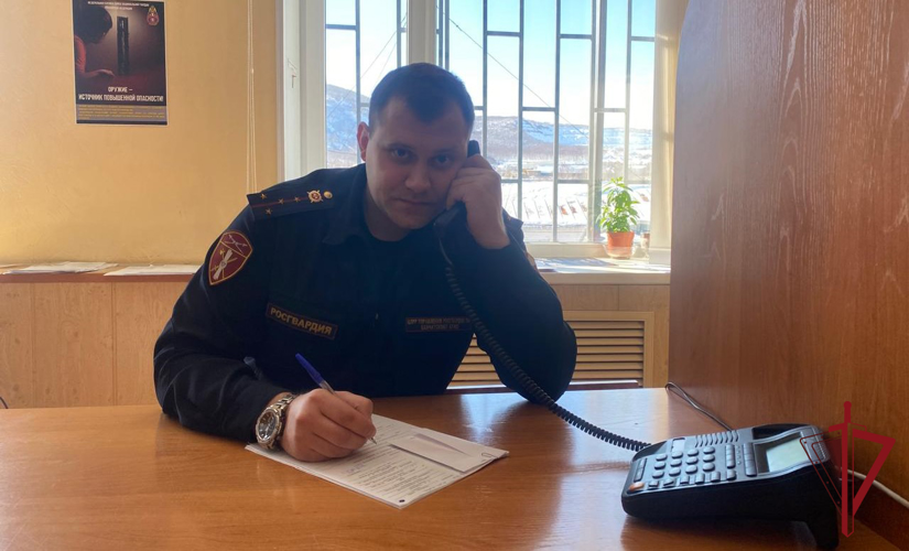 Прямую линию по вопросам оборота оружия провели для камчатцев специалисты ЦЛРР Росгвардии