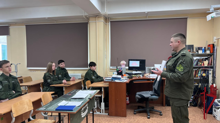 Офицер спецназа Росгвардии встретился с курсантами камчатского Центра «Воин»