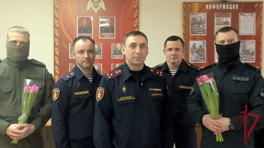 Поздравление начальника Управления Росгвардии по Камчатскому краю полковника полиции Виктора Кубрина с Международным женским днем (ВИДЕО)