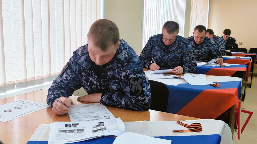 На Камчатке росгвардейцы написали «Диктант Победы»