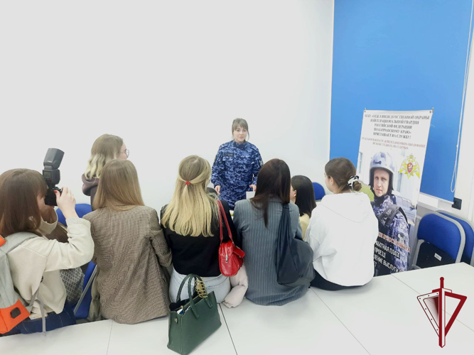 В Петропавловске-Камчатском при участии Росгвардии прошел «День карьеры» 