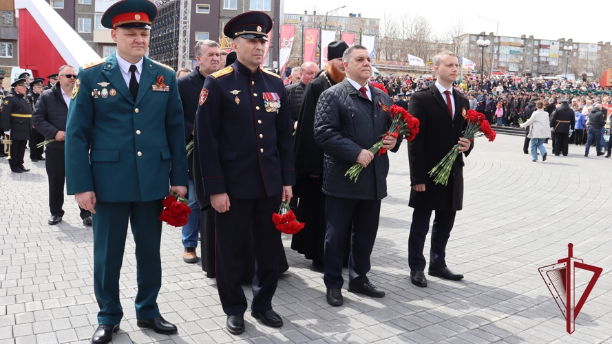 На Камчатке росгвардейцы возложили цветы к мемориалам и почтили память героев Великой Отечественной войны