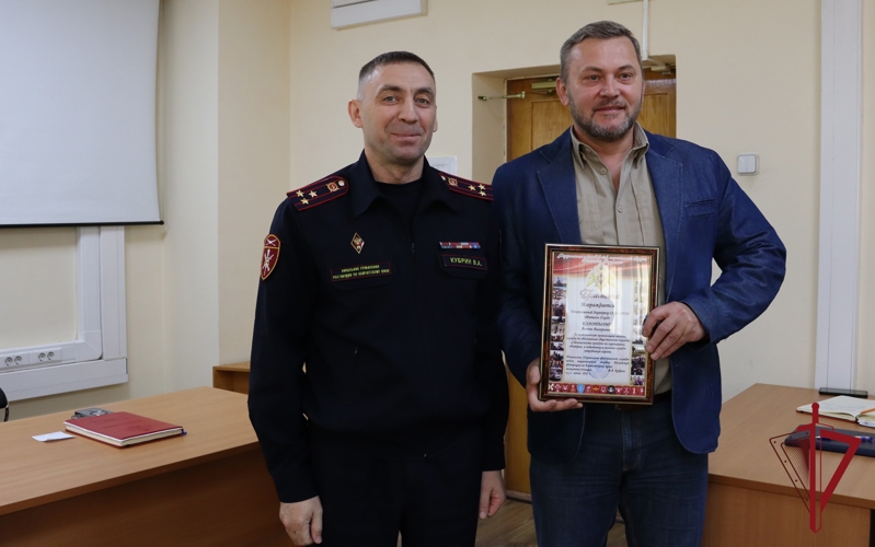 Росгвардейцы наградили отличившихся сотрудников частной охранной организации на Камчатке