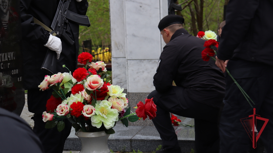 На Камчатке росгвардейцы почтили память погибших сотрудников ОМОН