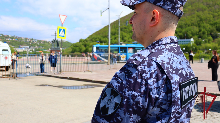 На Камчатке в День России росгвардейцы обеспечили безопасность на праздничных мероприятиях 