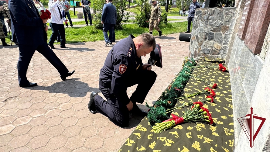 На Камчатке росгвардейцы отдали дань памяти ветеранам боевых действий