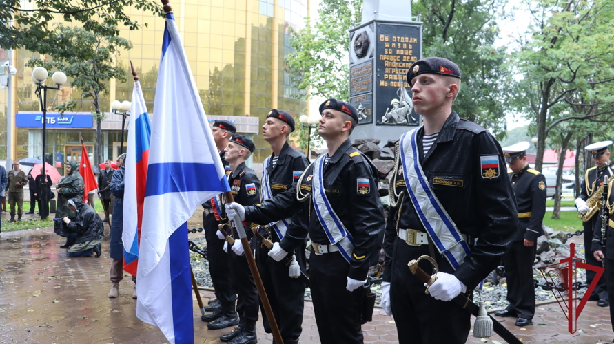 На Камчатке росгвардейцы почтили память героев Курильской десантной операции