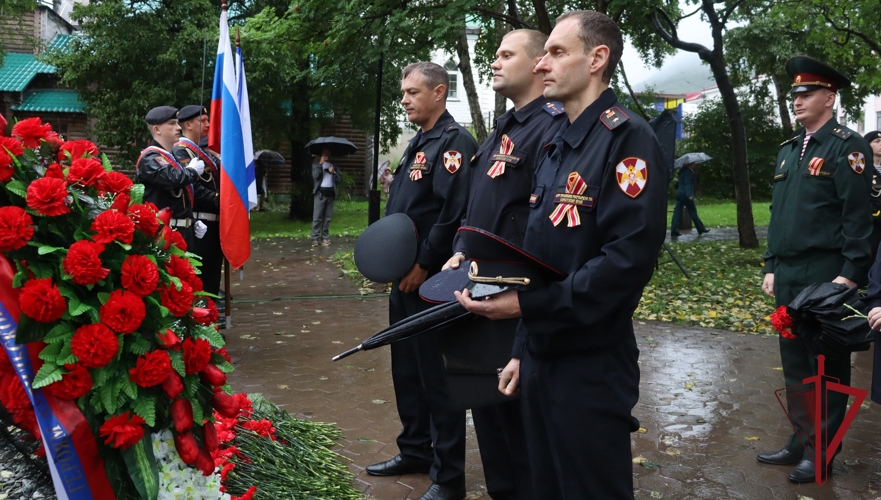 На Камчатке росгвардейцы почтили память героев Курильской десантной операции