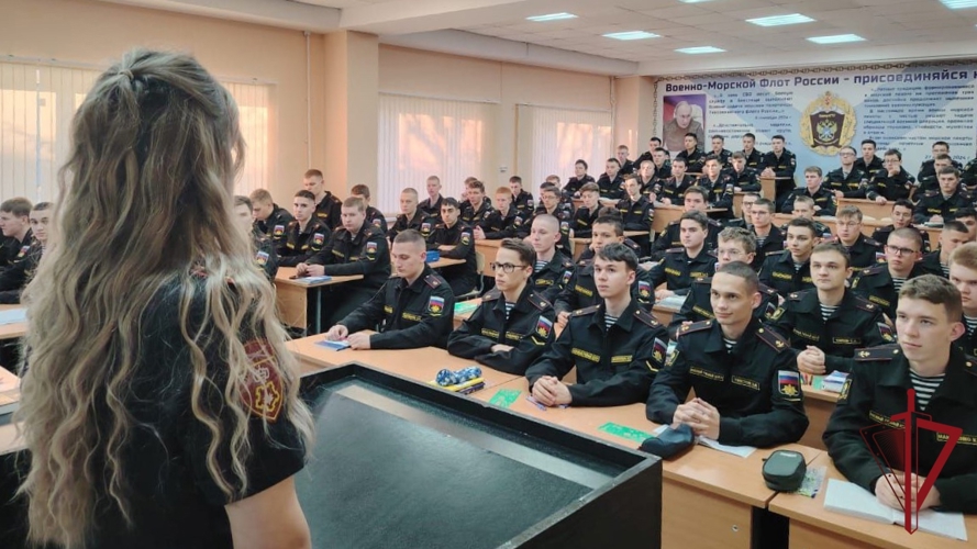 В Петропавловске-Камчатском росгвардейцы провели профориентационную встречу с курсантами