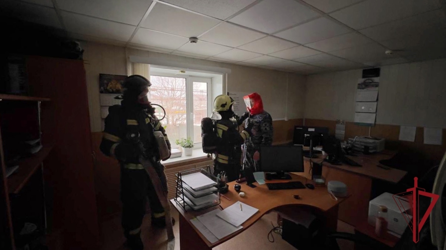 На Камчатке Росгвардия и МЧС России провели совместные пожарно-тактические занятия