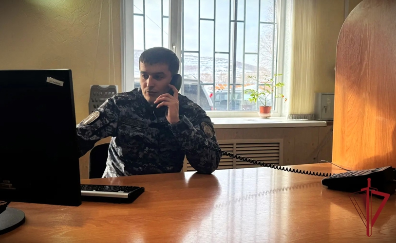 На Камчатке Росгвардия провела прямую линию по вопросам оборота оружия