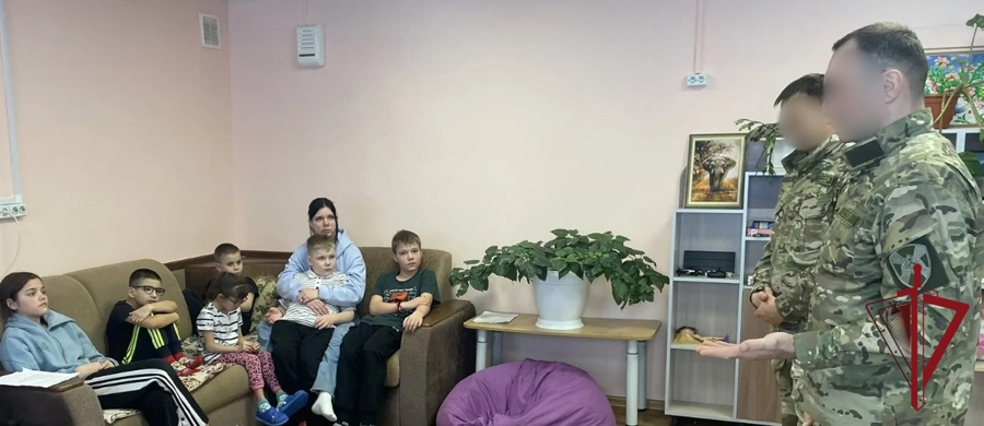 Росгвардейцы провели урок мужества в Центре «Радуга» на Камчатке