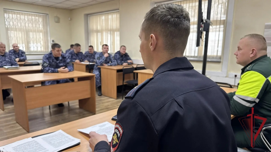 На Камчатке сотрудники Росгвардии обсудили вопросы безопасности дорожного движения