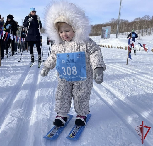 На Камчатке росгвардейцы приняли участие в «Лыжне России-2026»