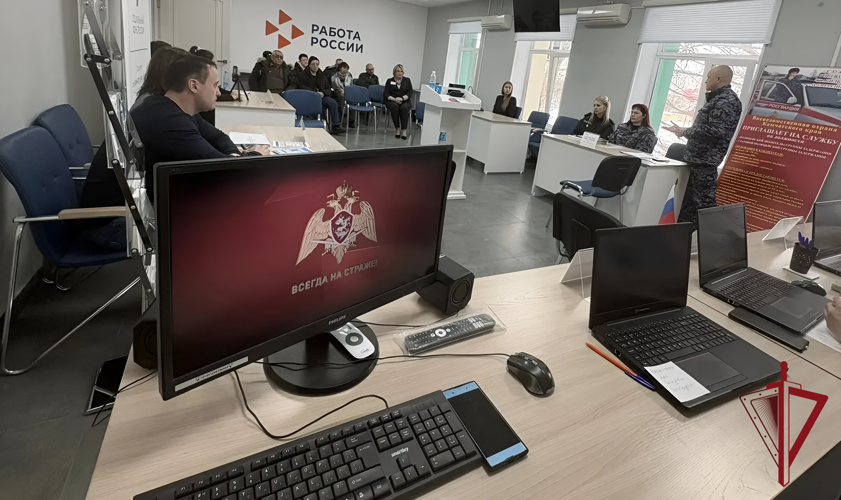 На Камчатке Росгвардия приняла участие в ярмарке вакансий для участников СВО