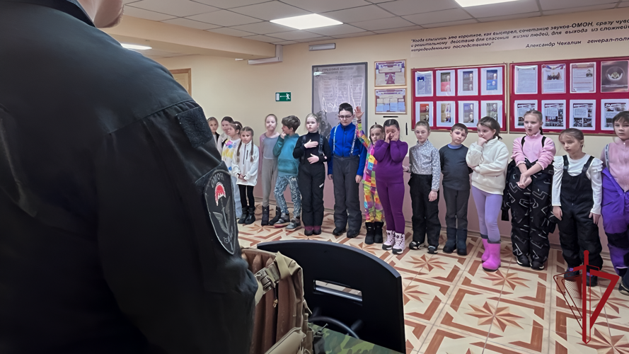 Камчатские школьники узнали о службе в Росгвардии