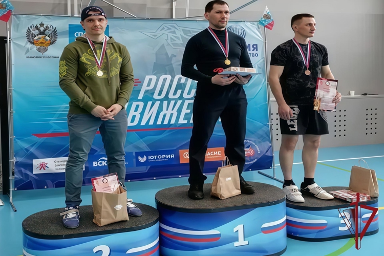 Офицер Росгвардии стал призером чемпионата по гиревому спорту на Камчатке