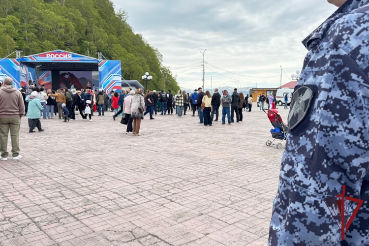 Камчатские росгвардейцы в День России обеспечили безопасность праздничных мероприятий