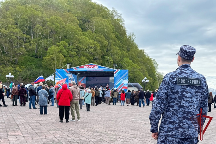 Камчатские росгвардейцы в День России обеспечили безопасность праздничных мероприятий