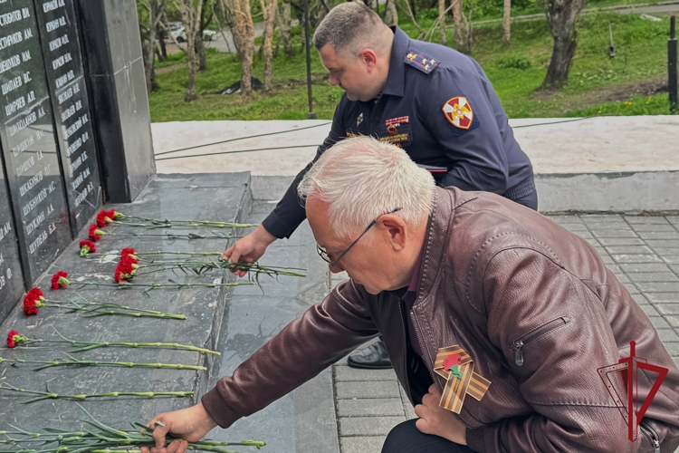 На Камчатке росгвардейцы почтили память героев Великой Отечественной войны
