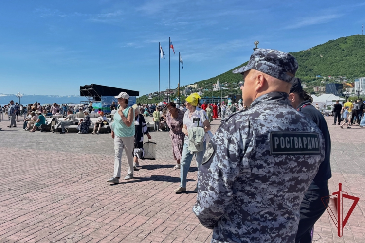 Камчатские росгвардейцы обеспечили безопасность празднования Дня рыбака
