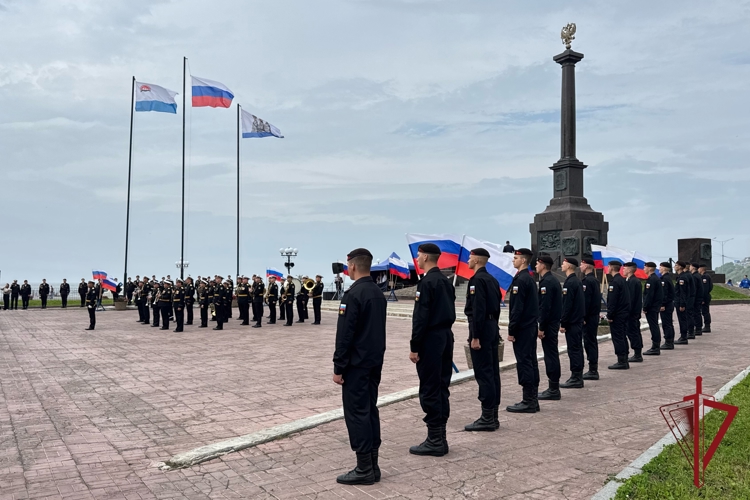 На Камчатке росгвардейцы приняли участие в праздновании Дня Государственного флага России