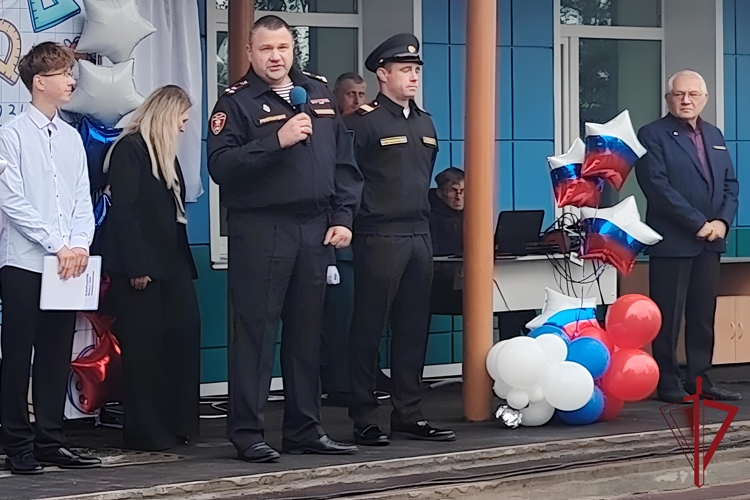 Камчатские росгвардейцы приняли участие в открытии мемориальной доски