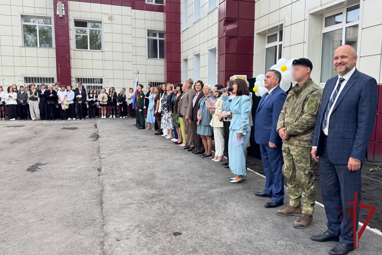 Офицер Росгвардии стал почетным гостем на праздничной линейке в Петропавловске-Камчатском