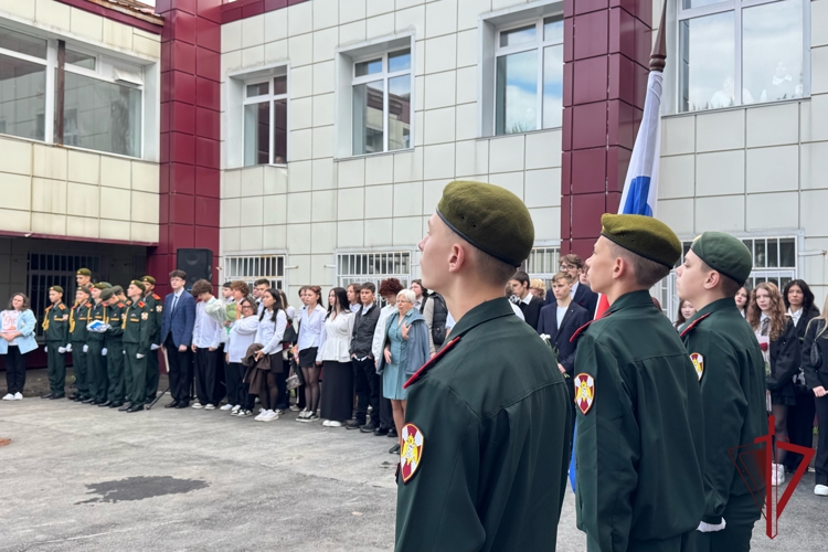 Офицер Росгвардии стал почетным гостем на праздничной линейке в Петропавловске-Камчатском