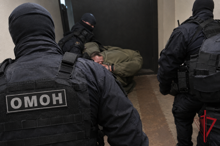 При силовой поддержке Росгвардии на Камчатке задержан подозреваемый в оскорблении религиозных чувств верующих
