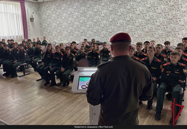 Офицер спецназа Росгвардии встретился с камчатскими школьниками