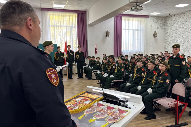 На Камчатке кадеты Росгвардии получили знамя ведомства