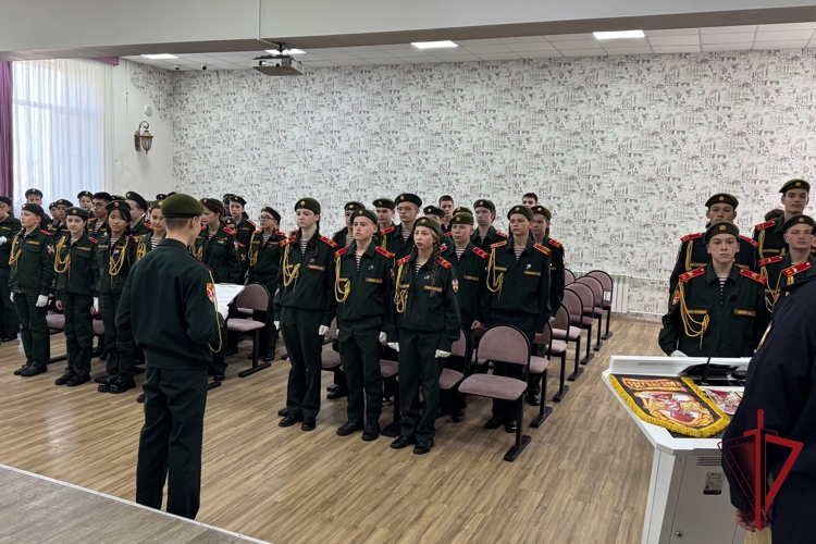 На Камчатке кадеты Росгвардии получили знамя ведомства